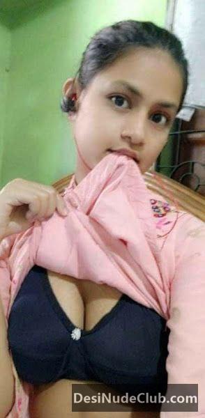 Desi Chick Nude Boobs And White Ass Show 3 yummy little girlfriend lifting
