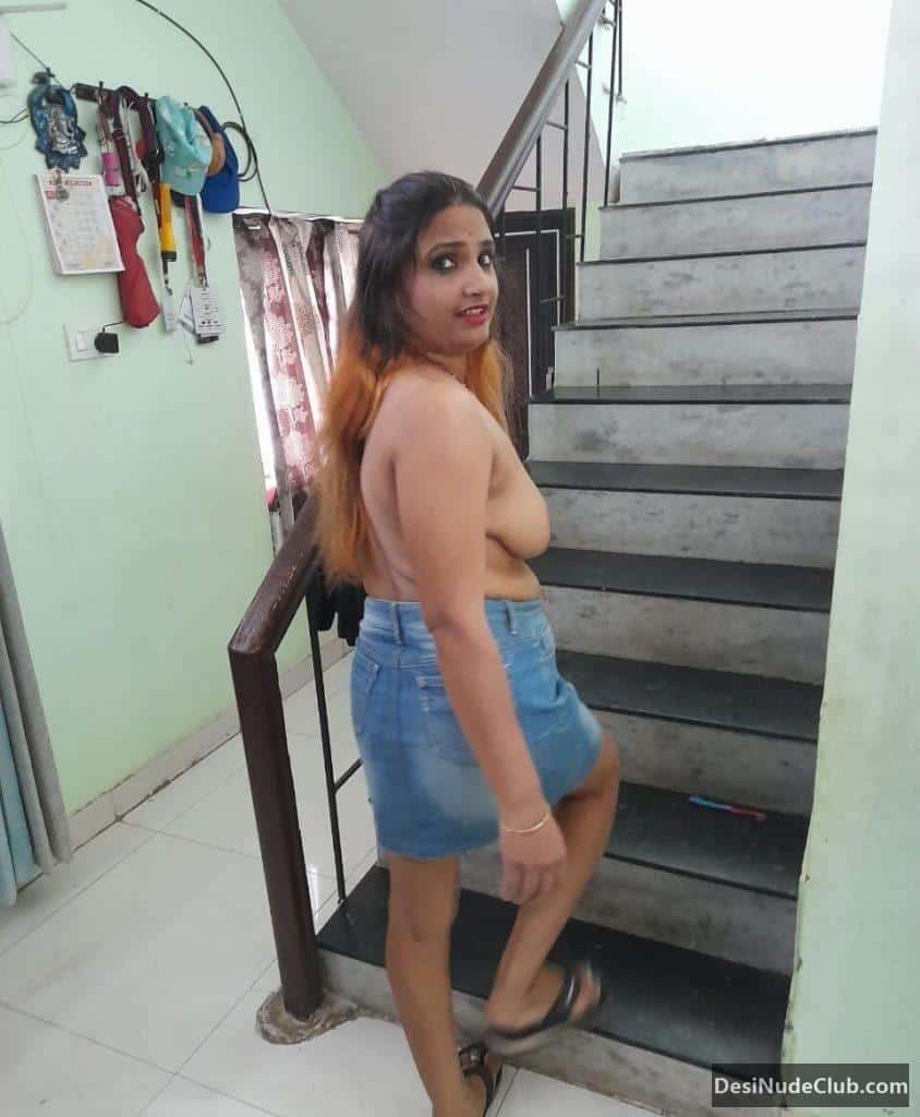 Sexy NRI Biwi Ki HD Nangi Images Leaked Images By Her Husband4