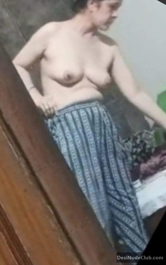 60+ Desi Women Big Boobs Pics – Sensual Tight Juicy Jugs! 2 1000741956