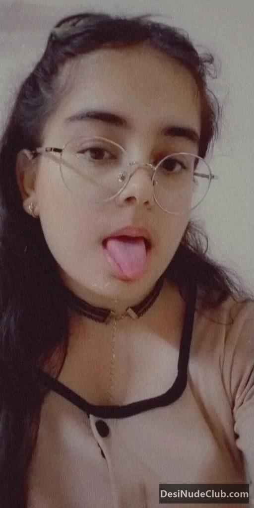 Cute College Girl ke leaked Nacked Snap Chat Photos Viral Antarvasna Nude Photos18.jpg