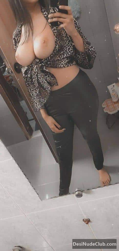 Hot NRI girl Nude Selfies and big boobs pics Collection 2 Hot NRI Desi girl nude selfies and soapy big boobs pics 043 1