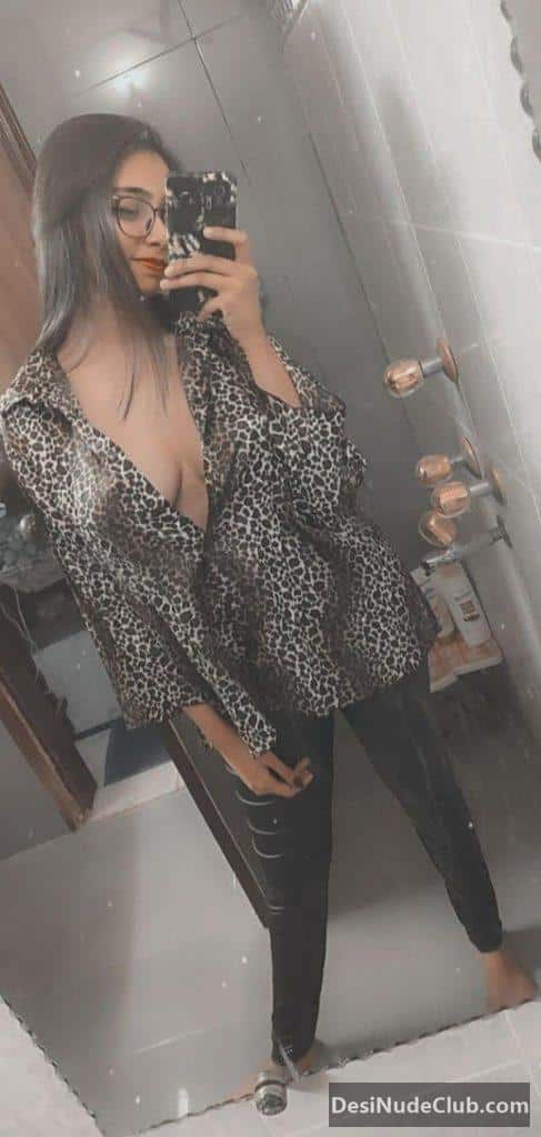 Hot NRI girl Nude Selfies and big boobs pics Collection 17 Hot NRI Desi girl nude selfies and soapy big boobs pics 043 16
