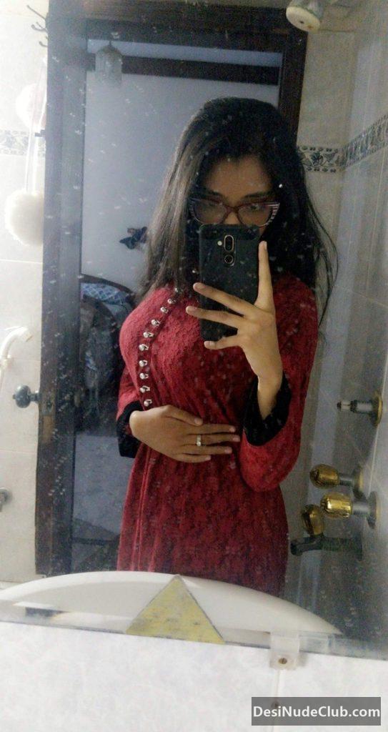 Hot NRI girl Nude Selfies and big boobs pics Collection 24 Hot NRI Desi girl nude selfies and soapy big boobs pics 043 22