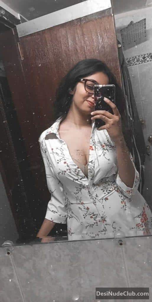 Hot NRI girl Nude Selfies and big boobs pics Collection 8 Hot NRI Desi girl nude selfies and soapy big boobs pics 043 7 1