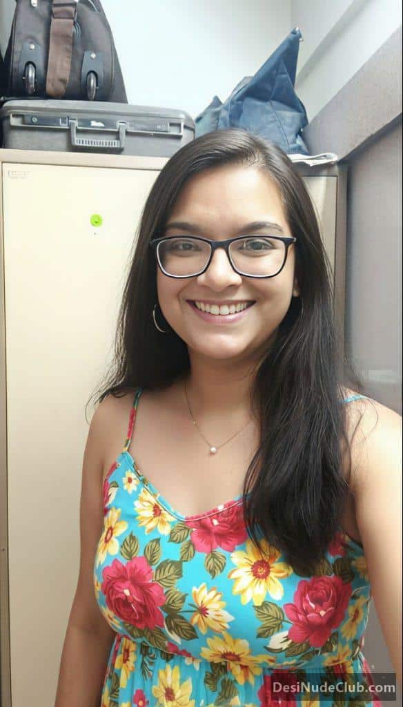 Cute Nude Desi Girlfriend Wearing Glasses 4 Cute Nude Desi Girlfriend Wearing Glasses 001