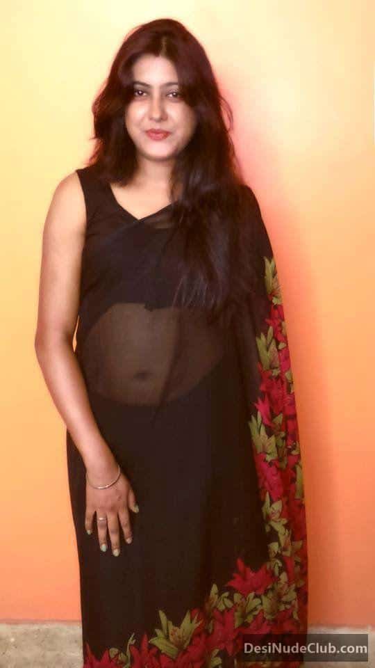 Sexy Desi Girl Nude Shaved Pussy