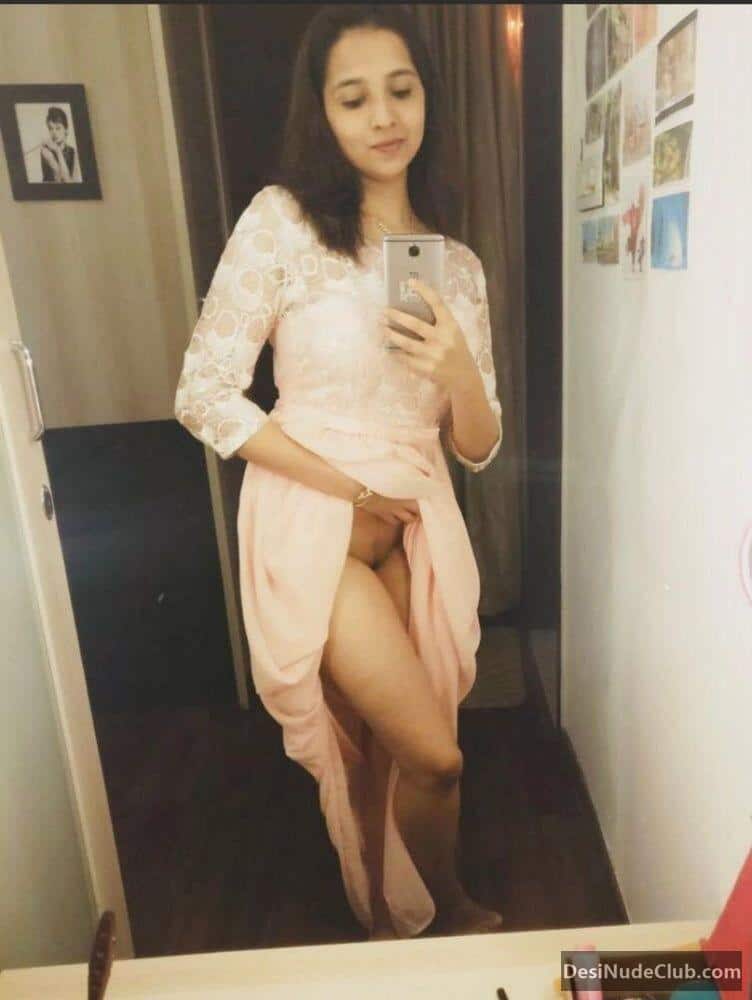 Sexy Desi Girl Nude Shaved Pussy 010